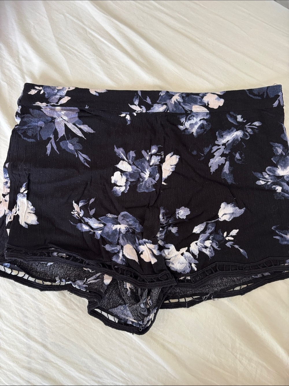 NWOT Kendall & Kylie Black Floral Lace-Trim Shorts